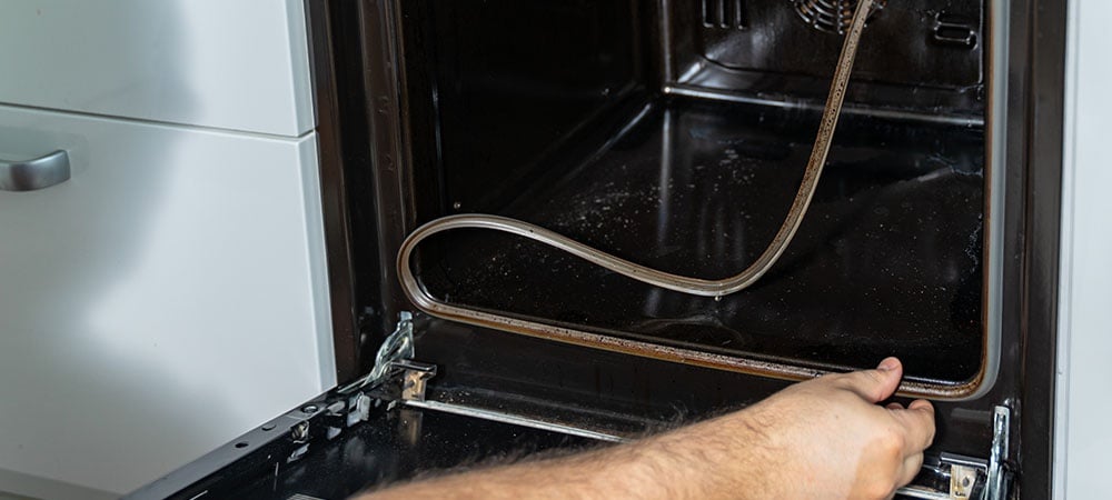 cleaning oven's seal